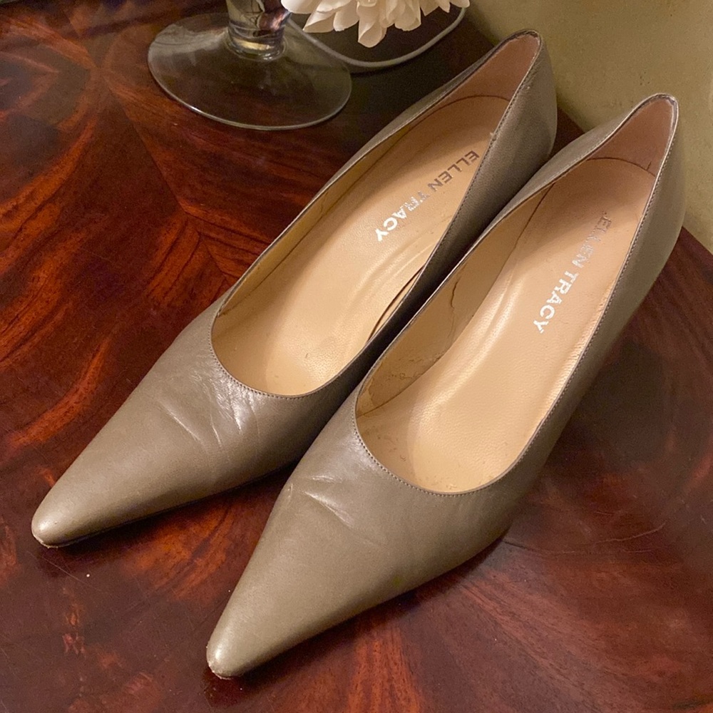 Ellen Tracy heels in size 10.5 gray.